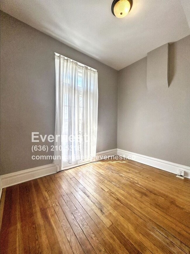 Building Photo - 4-Bedroom, 2-Bathroom Home in a Convenient...