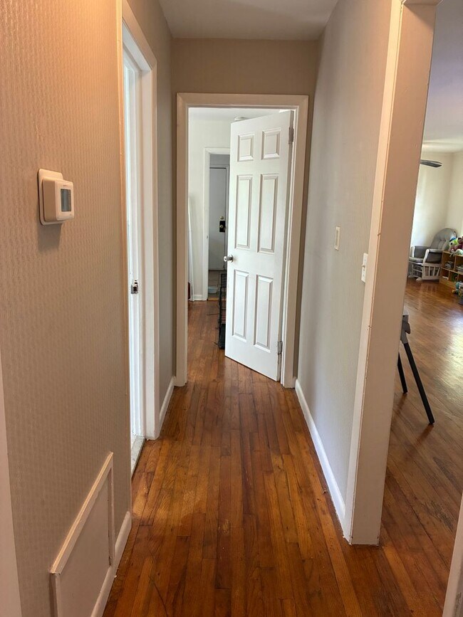 Building Photo - 3 bedroom 2 bathroom near St. Mary's Hospital