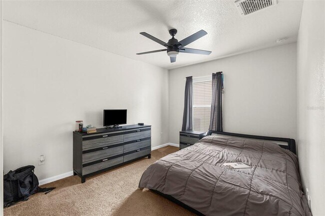 Building Photo - 14373 Wake Robin Dr