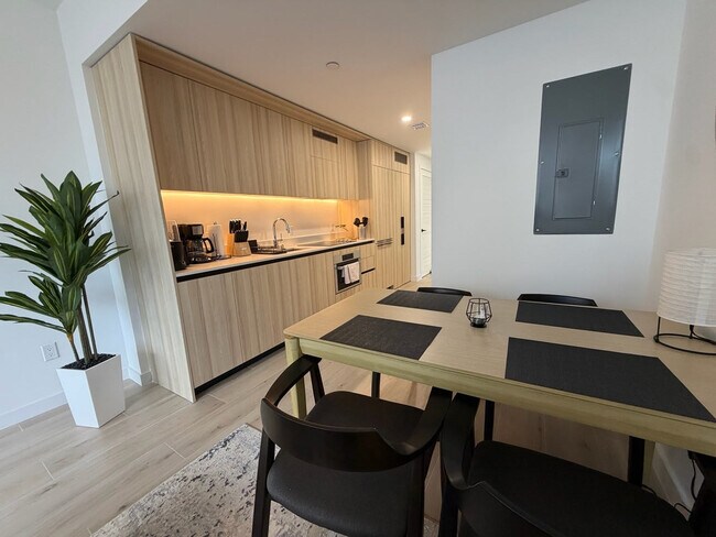 Building Photo - 225 N Miami Ave