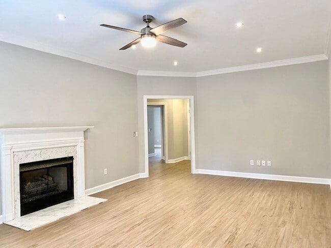 Building Photo - UNIQUE PROPERTY IN CONVENIENT IRMO LOCATION