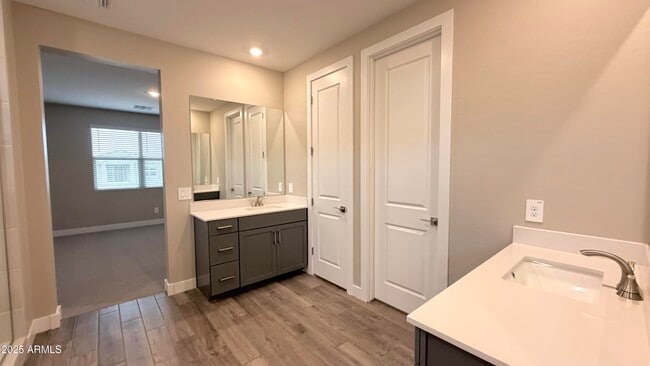 Building Photo - 15901 W El Cortez Pl