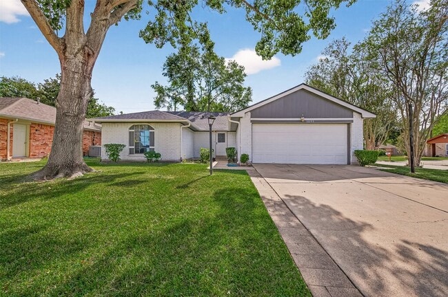 Building Photo - 16355 Sierra Grande Dr