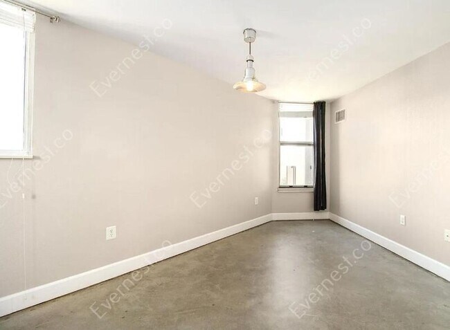 Building Photo - 601 W 11th Ave