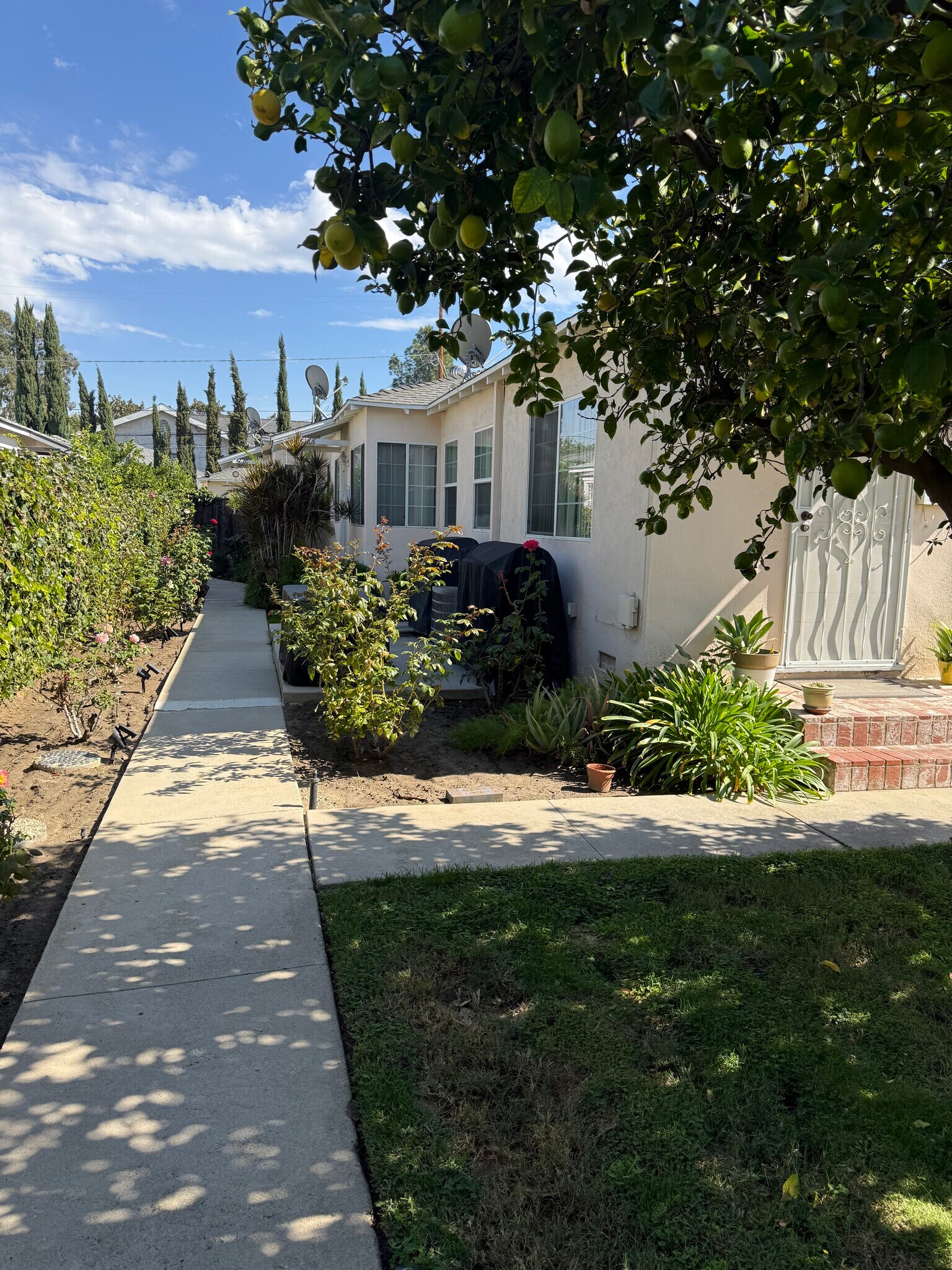 Building Photo - 5618 Riverton Ave