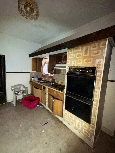 Building Photo - 5601 Lotus Ave