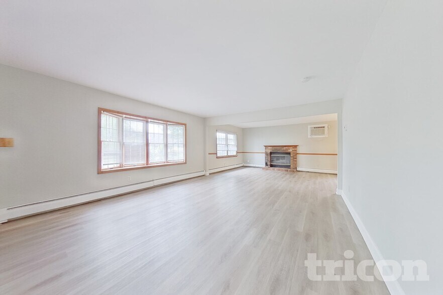 Building Photo - 26 Village Ln