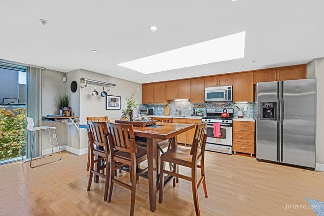 Building Photo - 68 Harriet St