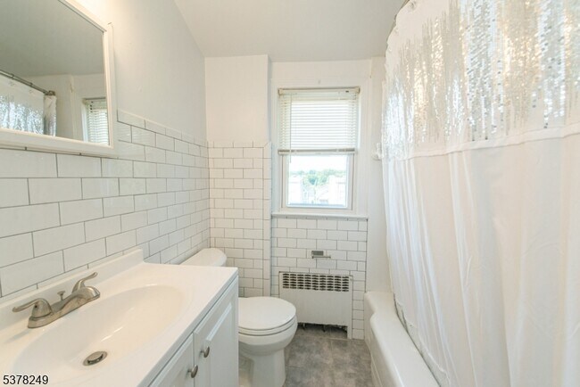 Building Photo - 44 Gless Ave