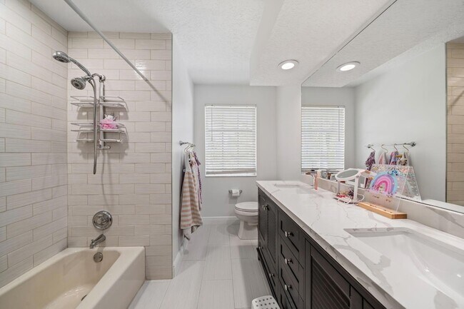 Building Photo - 864 Whippoorwill Row