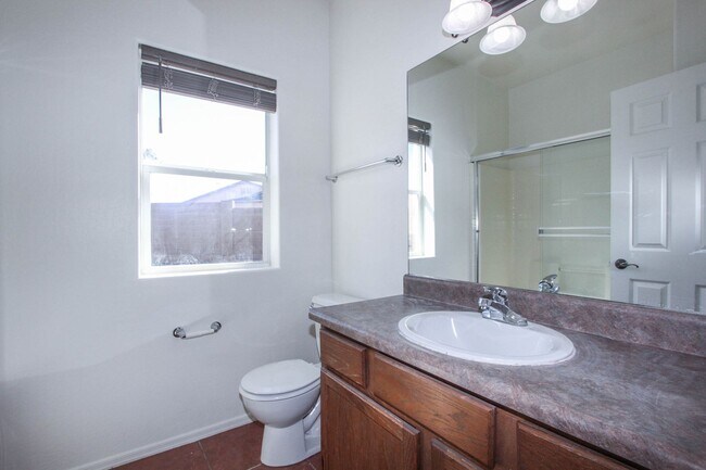 Building Photo - Three Bedroom Quailwood Home