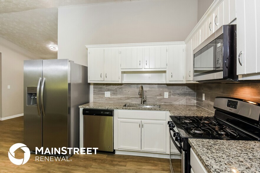 Building Photo - 550 Pineland Cir