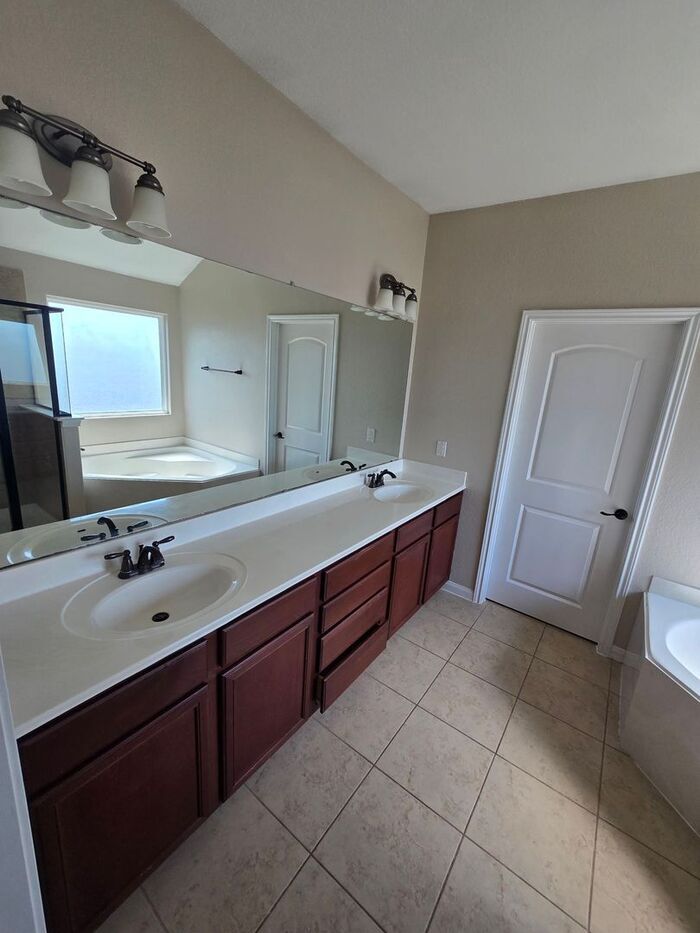 Building Photo - 1745 Amy Dr
