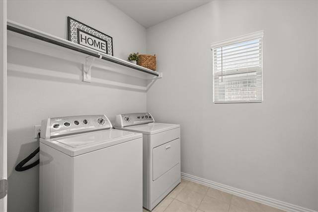 Building Photo - 2640 Oneida Ln