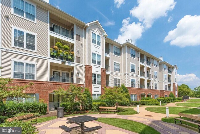 Building Photo - 4850 Eisenhower Ave