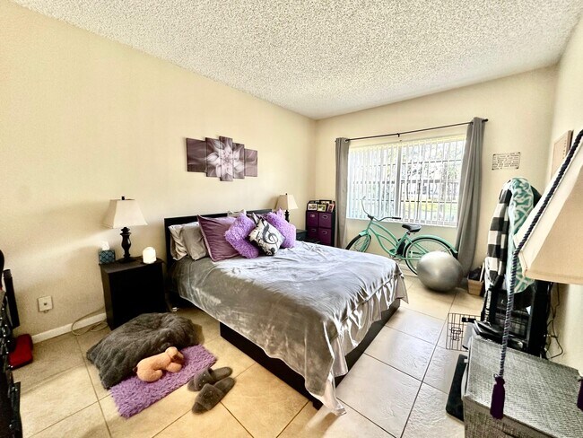 Building Photo - 661 Cypress Lake Blvd