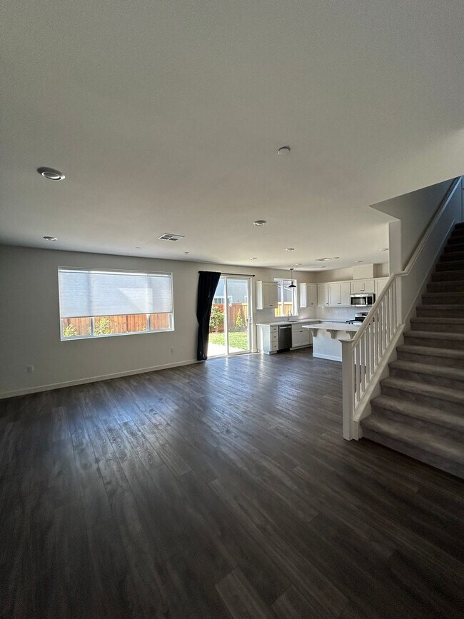 Building Photo - 1332 Renewal Ln