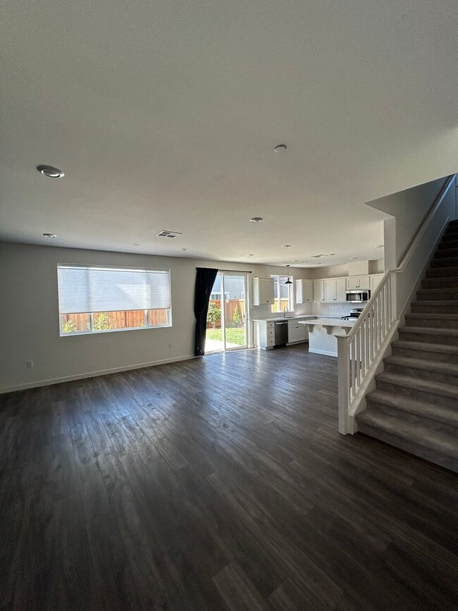 Building Photo - PET FRIENDLY