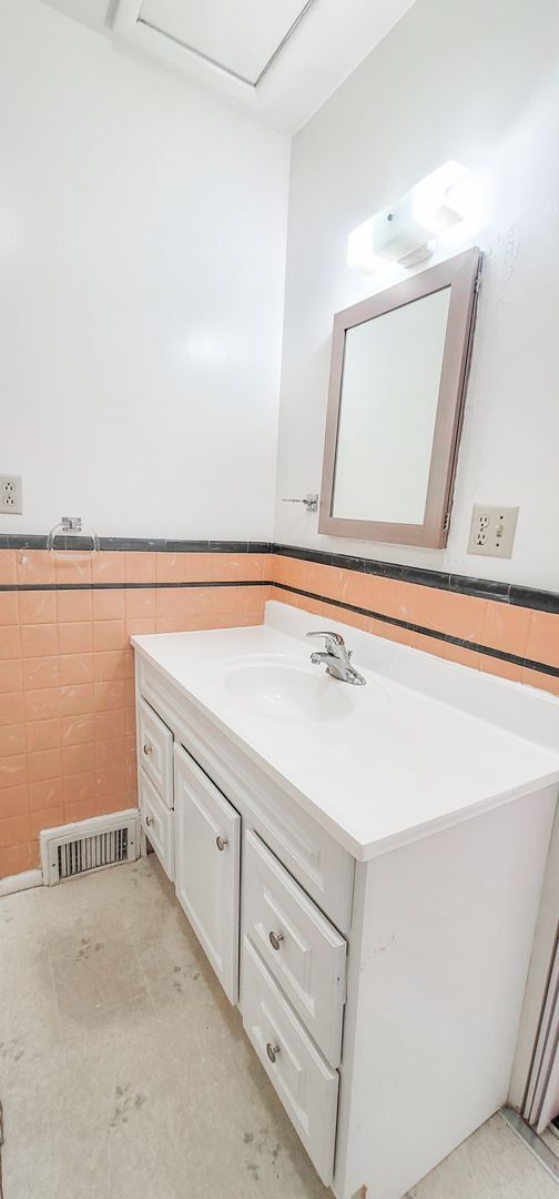 Building Photo - Bountiful City Office Space or residential