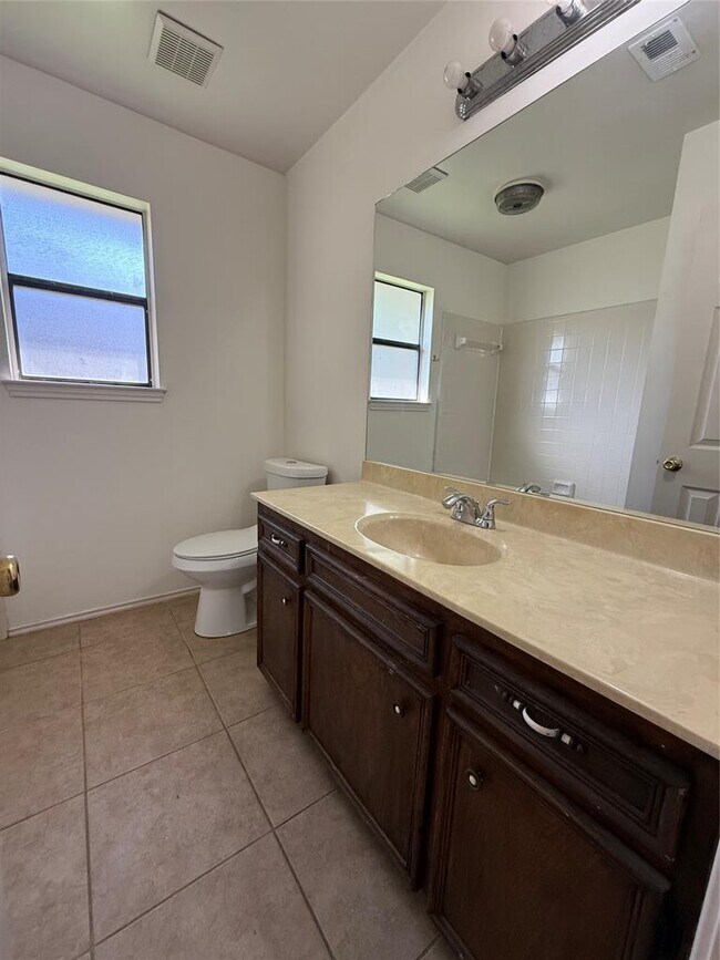 Building Photo - 16307 Framingham Cir