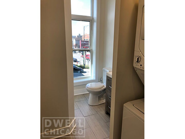 Building Photo - 2362 N Clybourn Ave