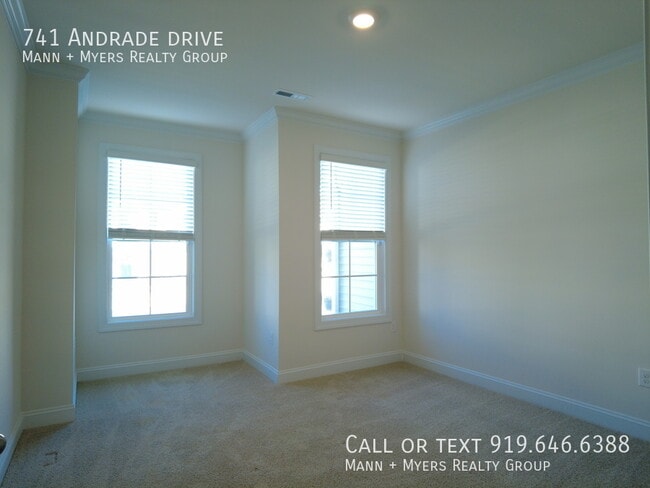 Building Photo - 741 Andrade Dr