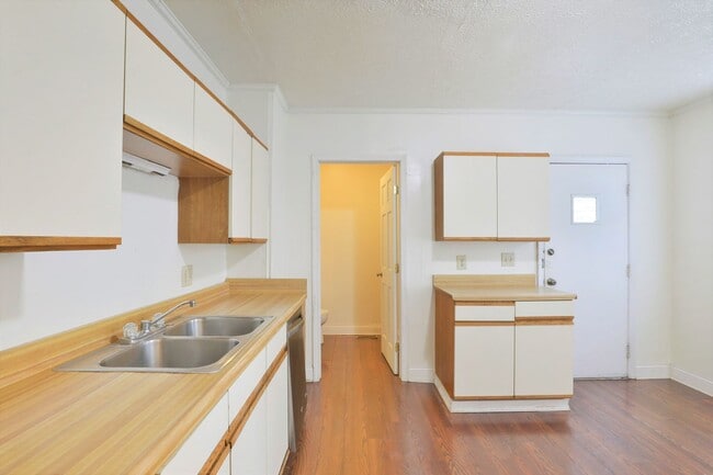 Building Photo - 5 Bedroom Right off of High St - OSU Campus