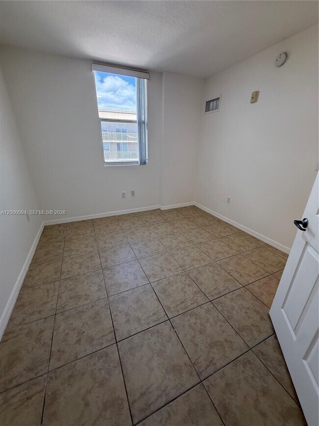 Building Photo - 119 SW 6th Ave