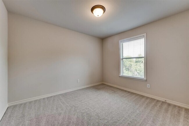 Building Photo - 11104 Seguin Dr