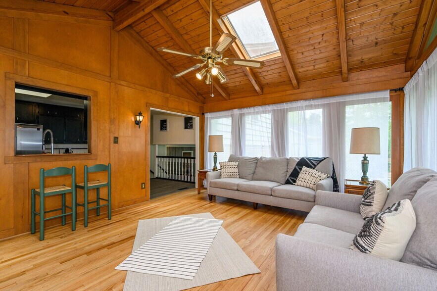 Building Photo - 2450 Weatherford Ct