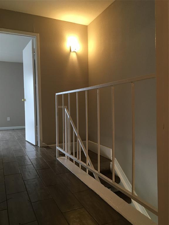 Building Photo - 5625 Antoine Dr