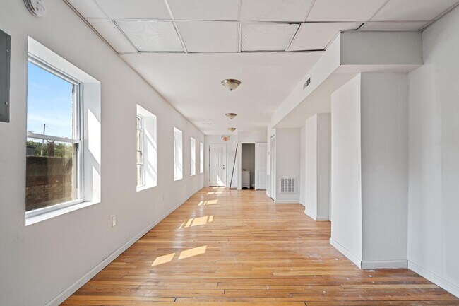 Building Photo - 1822 Pennsylvania Ave