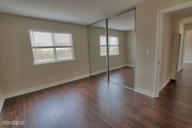 Building Photo - 2601 Cortez Dr