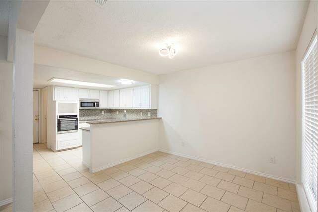 Building Photo - 12501 Hornbeam Dr