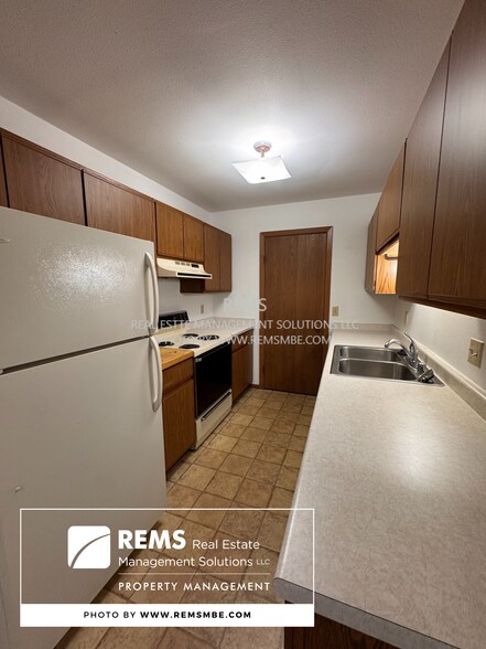 Primary Photo - 544 E Slifer St