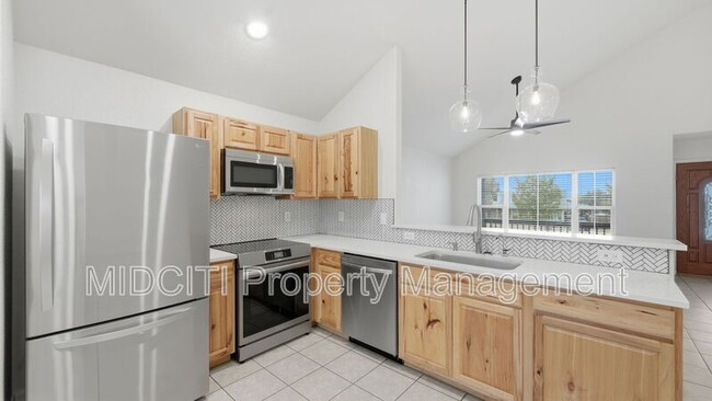 Building Photo - 1361 Bob White Dr