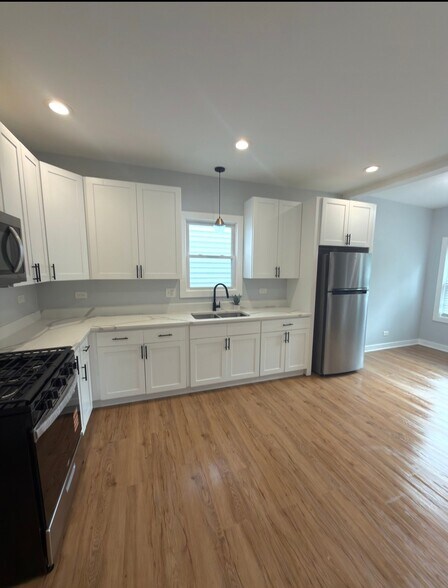 Building Photo - 5738 S Paulina St
