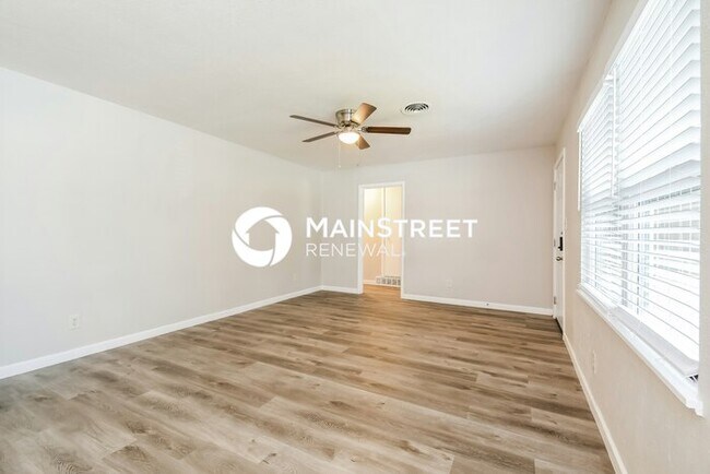 Building Photo - 4 Bedroom Pet-Friendly Home in FORT WORTH,...