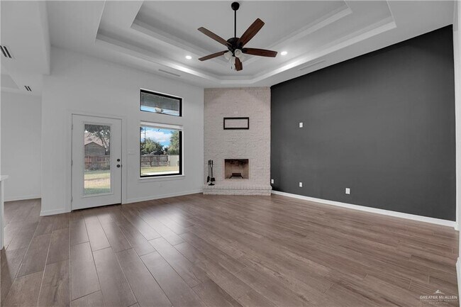 Building Photo - 4000 W Hackberry Ave