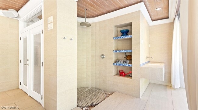 Building Photo - 877 7th St S