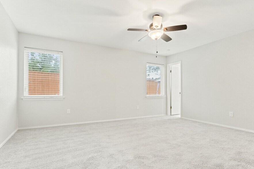 Building Photo - 301 Hallmark Dr