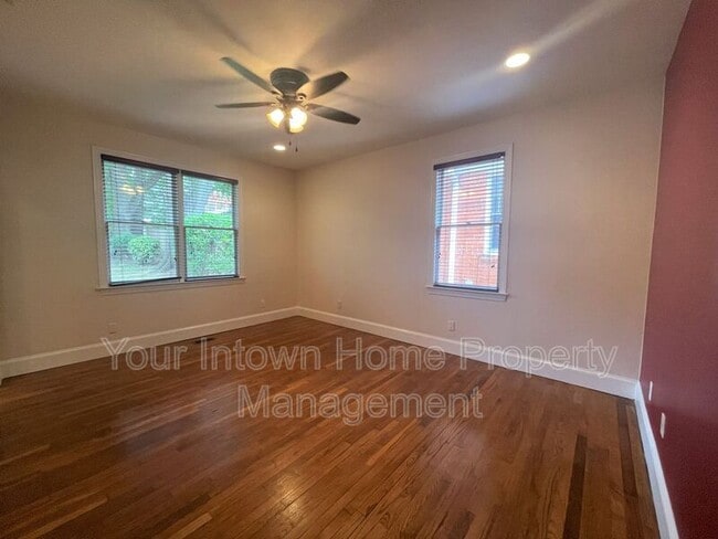 Building Photo - 639 Somerset Terrace NE