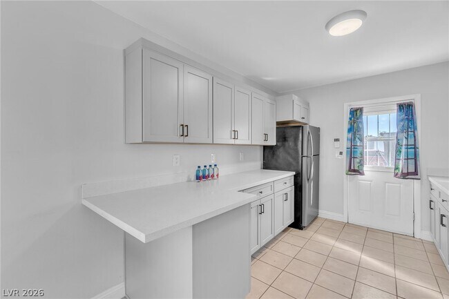 Building Photo - 235 Zinc St