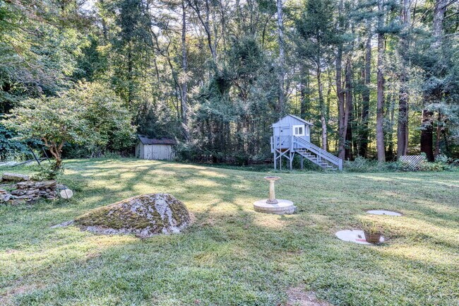 Building Photo - 16 Westgate Ln