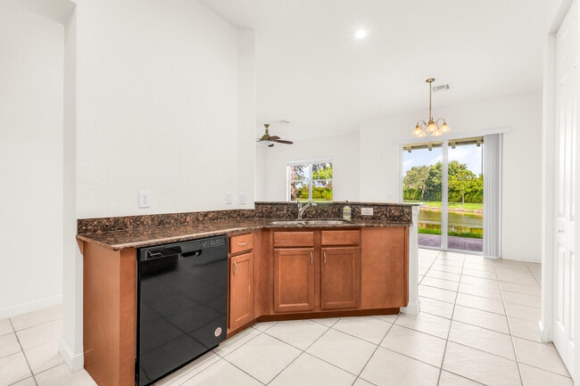 Building Photo - 555 Pacific Grove Dr