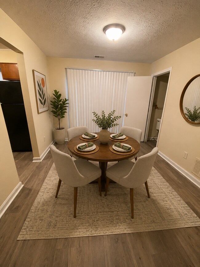 Building Photo - 2 Bedroom 2.5 Bath Townhome in Austell
