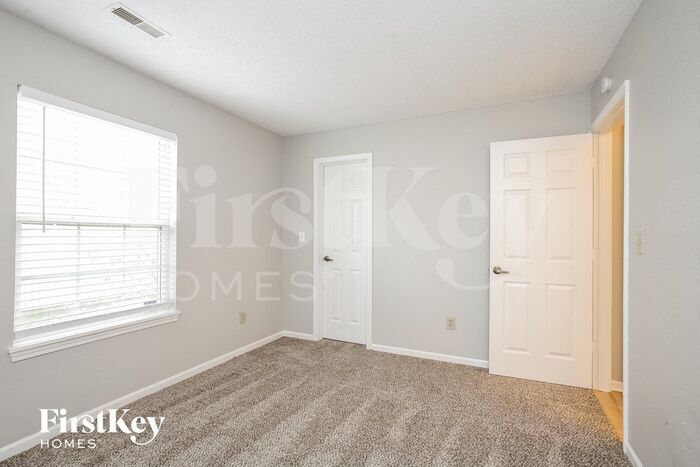 Building Photo - 429 E Pine Ridge Dr
