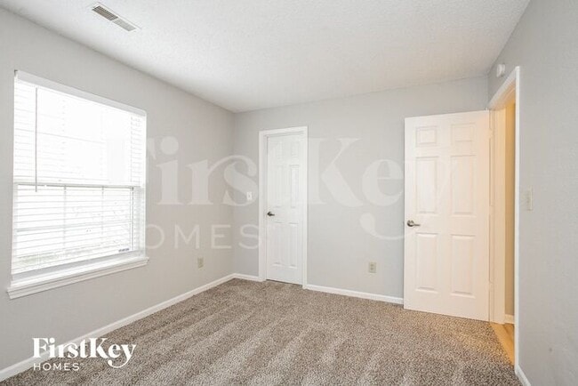 Building Photo - 429 E Pine Ridge Dr