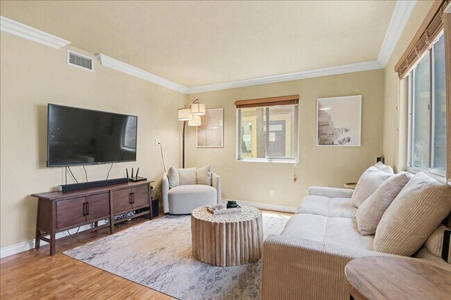 Building Photo - Walk to Balboa Park from This Beautiful Golden Hill Condo with Two Side-by-Side Parking Spaces