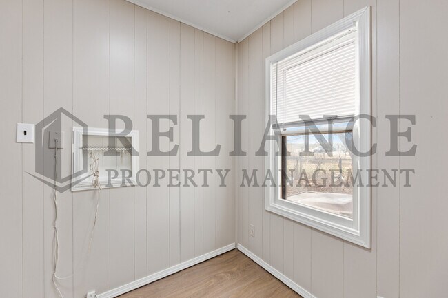 Building Photo - 224 Grover Ave